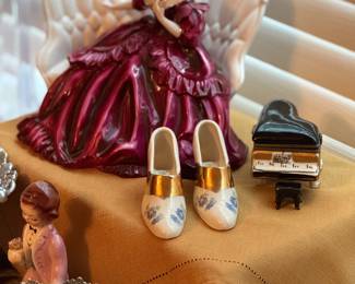 collectibe figurines