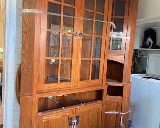 Corner cabinet