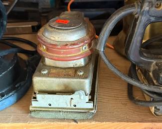 Pneumatic sander 