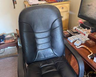 Great black color office chair