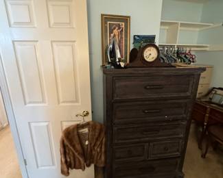 5 Drawer Dresser
38IN wide , 54IN high, 16IN deep
