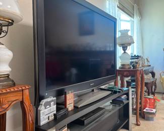 SHARP ACQUOS 52IN TV