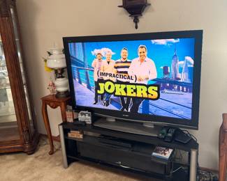 SHARP ACQUOS 52IN TV