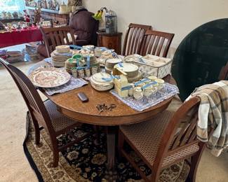 6 piece dinning table with chairs 
60x47in 29IN high