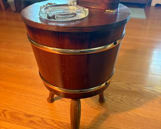 Lid opens for storage 