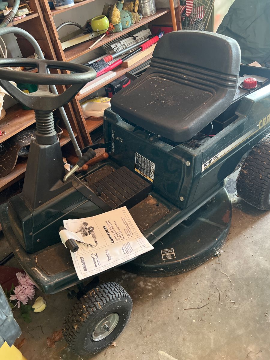 Craftsman riding lawnmower 10 HP/30inch
