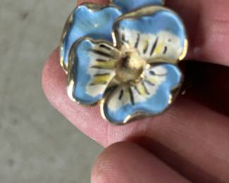 Flower brooch