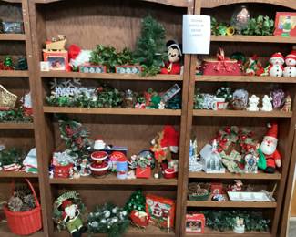  CHOICE CABINET ASSORTED CHRISTMAS DECORATIONS