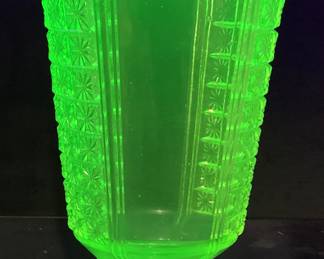 VINTAGE RICHARDS & HARTLEY EAPG VASELINE GLASS VASE, 9in