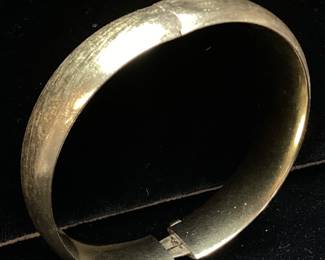 14KT GOLD BANGLE BRACELET, 18.4 GRAMS TOTAL WEIGHT SMALL DENT IN BRACELET