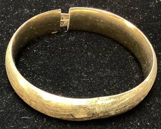 14KT GOLD BANGLE BRACELET, 18.4 GRAMS TOTAL WEIGHT SMALL DENT IN BRACELET