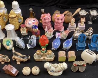 ASSORTED VTG. COLLECTIBLE SALT & PEPPER SHAKER SETS NO SHIPPING PICKUP ONLY