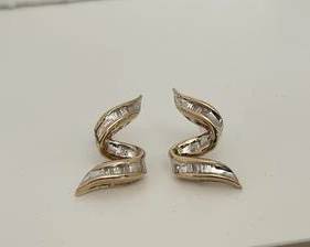 10K Gold with Diamonds Swirl Design Earrings (3.9 Grams)