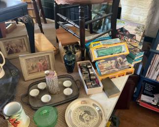 Miscellaneous glass collectible, HO train collectibles