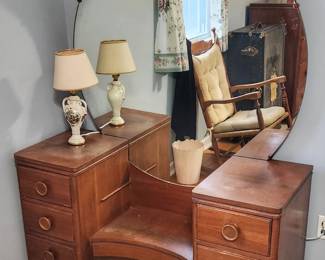 1930's Art Deco dresser with attached round mirror