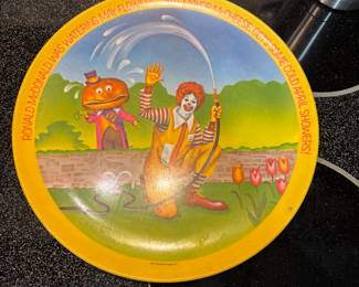 1977 McDonaldland Kids Plate
Ronald McDonald & Mayor McCheese “April Showers” scene. Vintage McDonald’s collectible child’s plate (melamine)