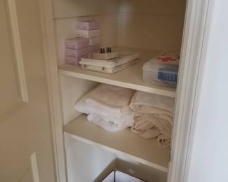 Bed linens & towels