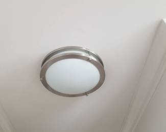 Ceiling light fixture