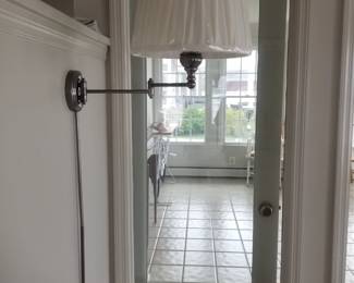 Wall sconce light