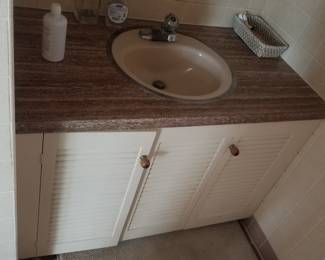 Bath vanity