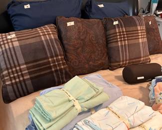 throw pillows, linens
