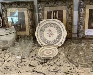 This set of plate only contains four pieces