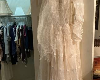 This wedding dress is a style from the 40s to the 50s beautiful intact no damage