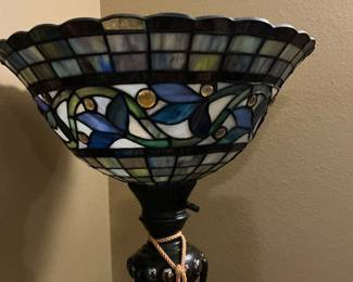 The lamp is in excellent condition