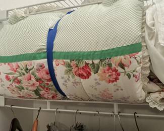 Comforter set is for a full size bed