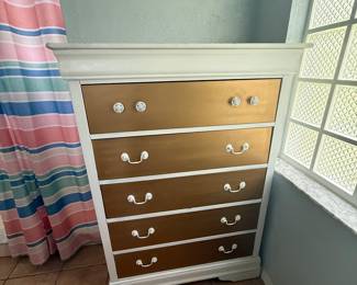 Chest of drawers