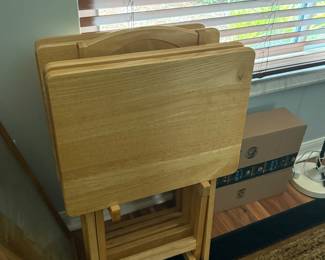 4 TV trays with holder