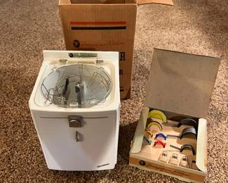 Toy washing machine and dishes