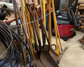 Quantity of yard tools