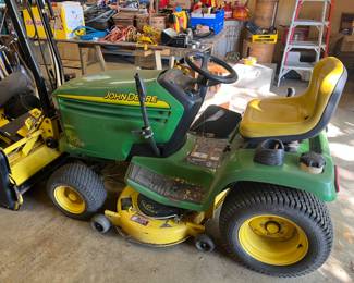 2001 GT 225 John Deere Lawn tractor