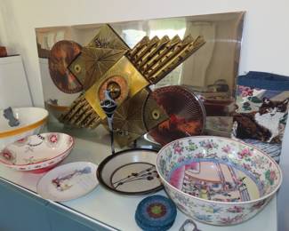 Porcelain bowls and metal artwork.