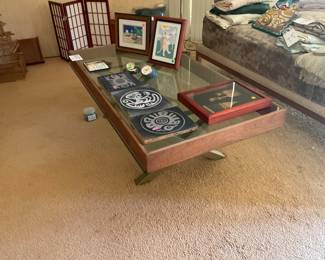 Display coffee table