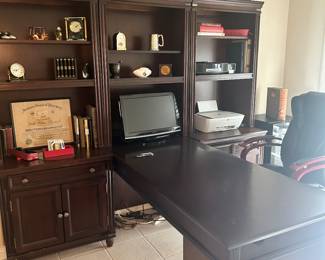Gorgeous Office Furniture with plenty of room for work