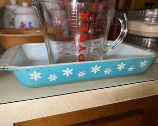 vintage Pyrex Snowflake casserole dish