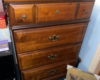 Solid wood chest of drawers