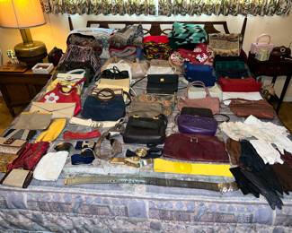 Large amount of vintage purses