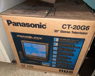 Vintage Panasonic CT-20G6 television