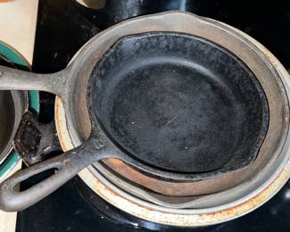 Cast iron Wagner-ware skillet