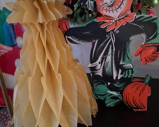 Scarecrow w honeycomb corn-stock