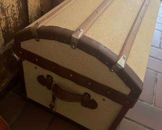 Signature on leather handles 