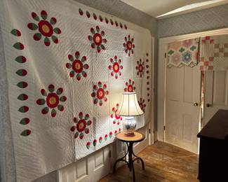 Fabulous hand applicate and quilted family quilt 