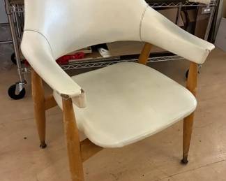 Slyter White Leather Chair For Repair
