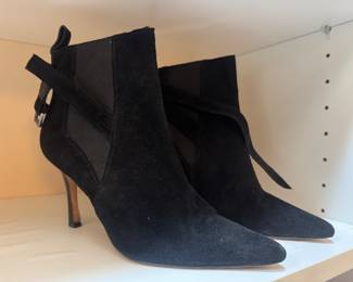 Women's Manolo Blahnik Black Suede Ankle Boots Size 37