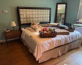 Eastern King Sleep Number Bed LPM-5000A DualAir Mattress with Headboard. Complete. 