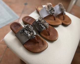 André Assous Novalee Featherweight Sandal (2 pair / Size 8)