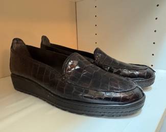 Women's Stuart Weitzman Croc-Embossed Patent Leather Loafer with Lug Sole Size 8-1/2